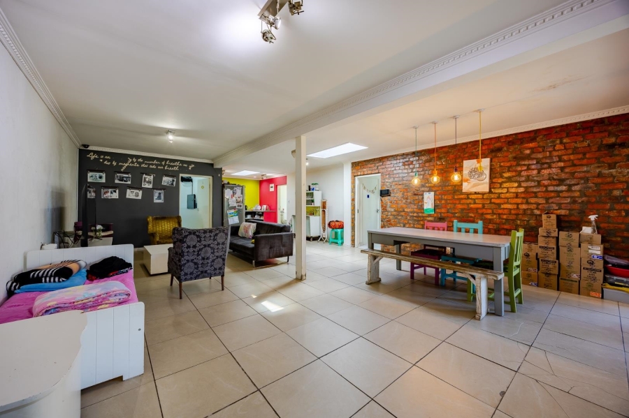 6 Bedroom Property for Sale in Woodstock Western Cape